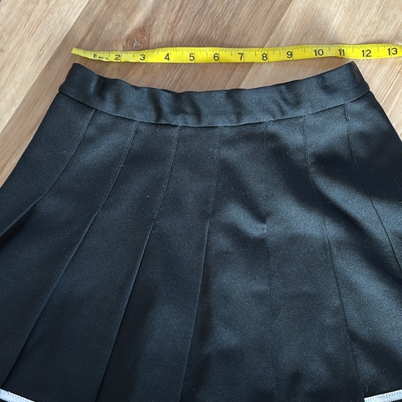 Cheerleader uniform. Great for costume - Picture 7 of 8